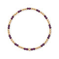 Gold filled armband van Bedels & Bedels met granaat en gouden kralen van 3mm op witte achtergrond