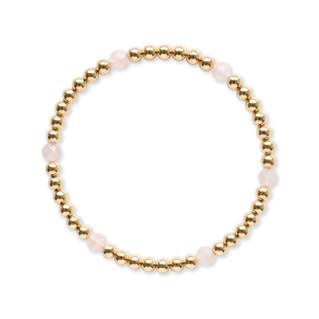 Gouden armband van gold filled 14K om en om met roze rozenkwarts edelstenen van 4mm, van Bedels & Bedels.