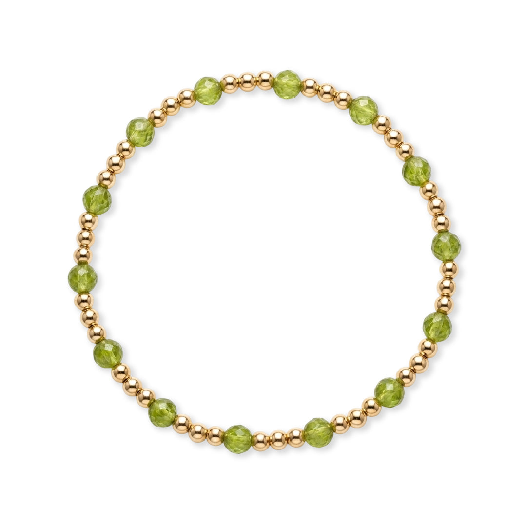 Gouden armband van gold filled 14K ritmisch afgewisseld met groene peridoot edelstenen, van Bedels & Bedels.
