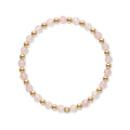 Rozenkwarts armband met roze edelstenen en gouden kralen van 4 mm.