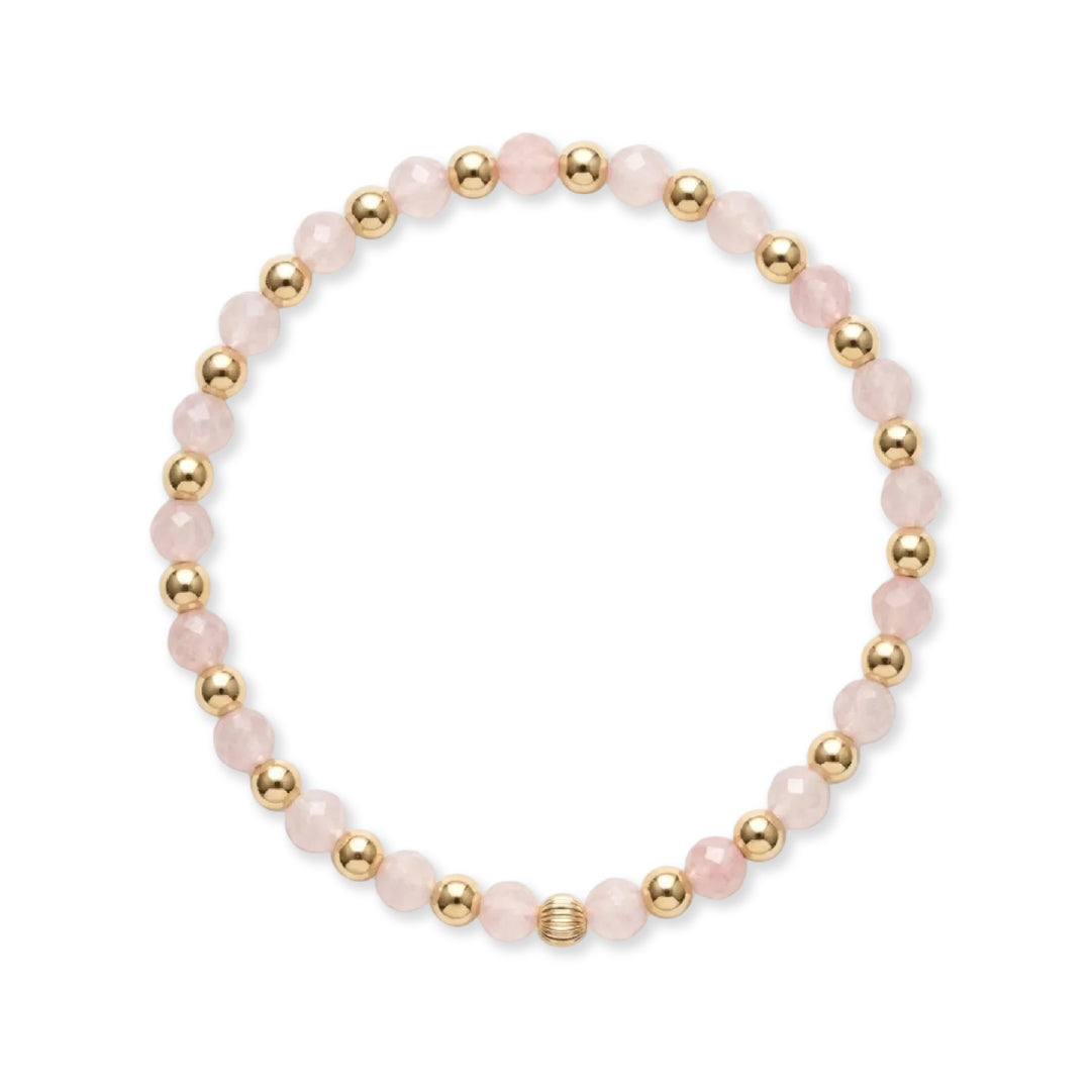 Rozenkwarts armband met roze edelstenen en gouden kralen van 4 mm.