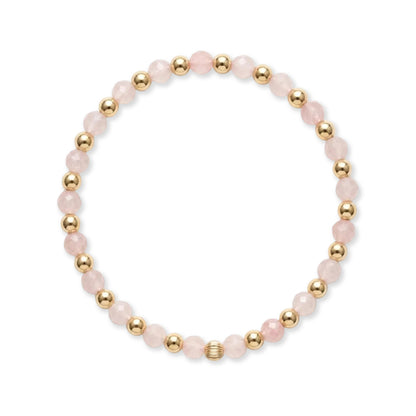 Rozenkwarts armband met roze edelstenen en gouden kralen van 4 mm.