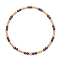 Gold filled armband van Bedels & Bedels met granaat en gouden kralen van 3mm op witte achtergrond
