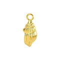 Gouden spiraalschelp bedel van RVS met ophangoogje, close-up op witte achtergrond