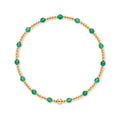 Gouden kralenarmband van gold filled 14K afgewisseld met groene agaat edelstenen, van Bedels & Bedels.